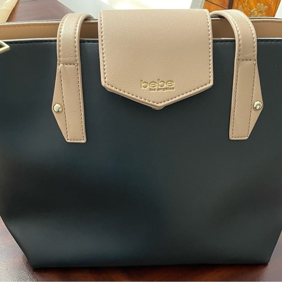 Bebe women’s two tone four smooth leather tote/ Handbag with top zipper. - Picture 4 of 5